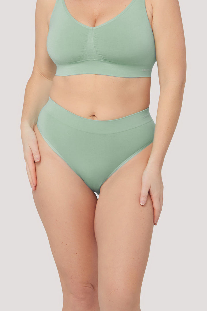 Women's breathable Full Coverage | Bamboo Underwear I Two Pack I Women's Comfortable Sustainable Underwear I Bella Bodies UK I Frosty Green | Front